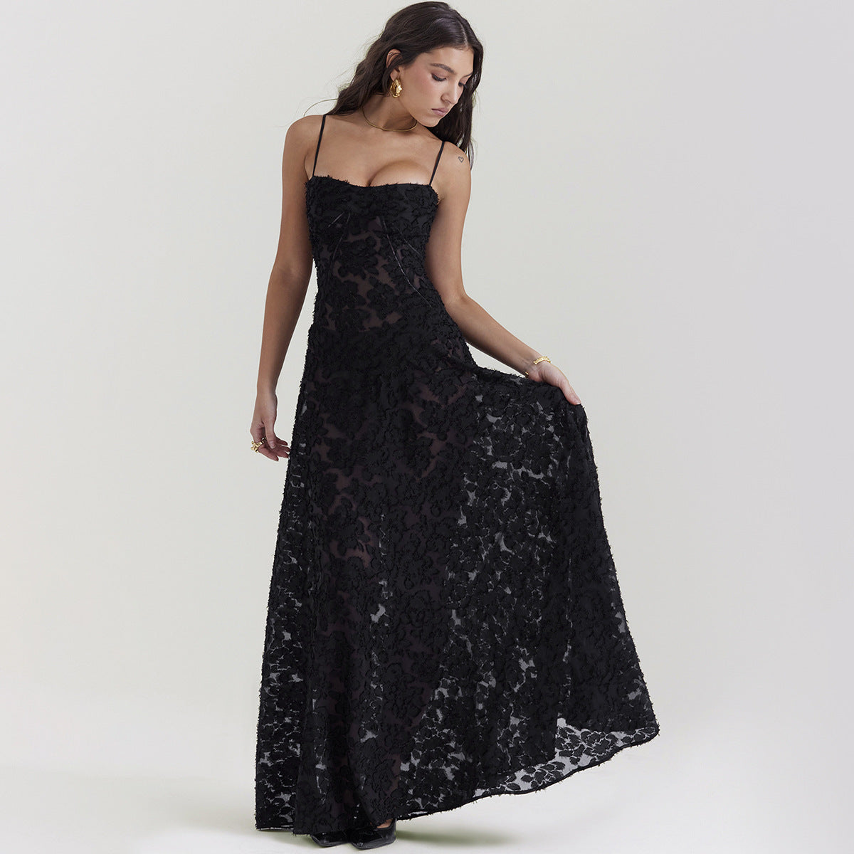 Julie – Elegantes Abendkleid aus Spitze mit Trägern