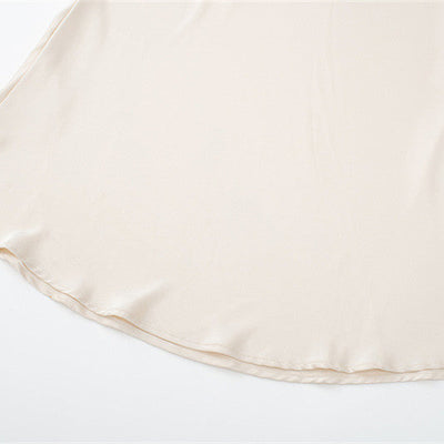 Audrey – Rückenfreies Frauenkleid aus Satin