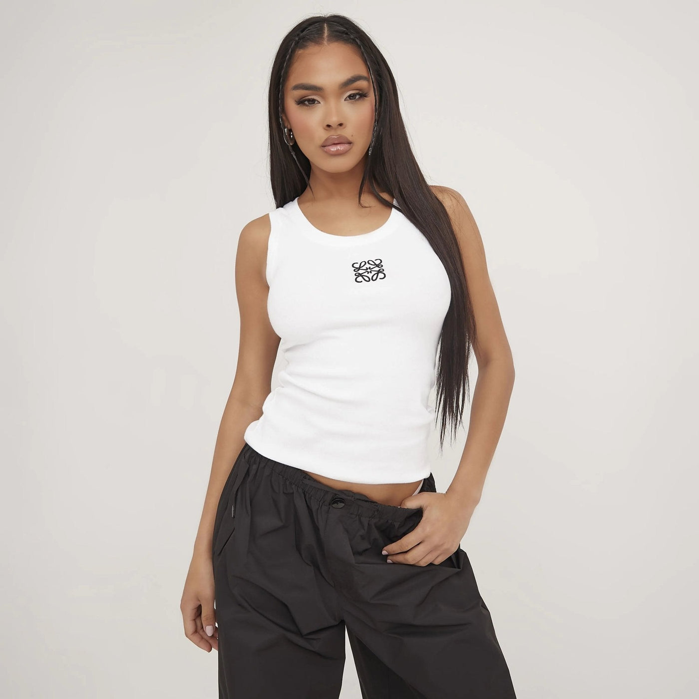 Lina | Geripptes Tanktop mit Stickerei