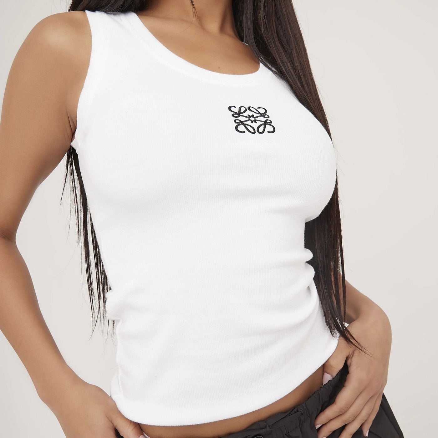 Lina | Geripptes Tanktop mit Stickerei