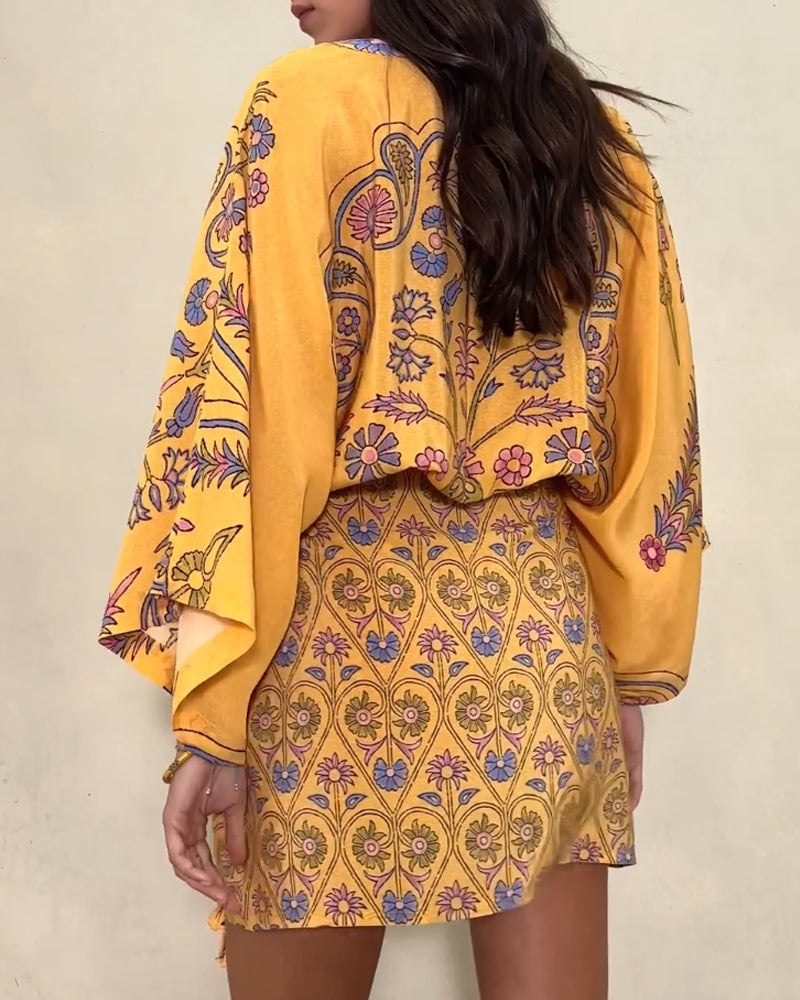 Lyca - Locker gewickeltes Minikleid mit V-Ausschnitt