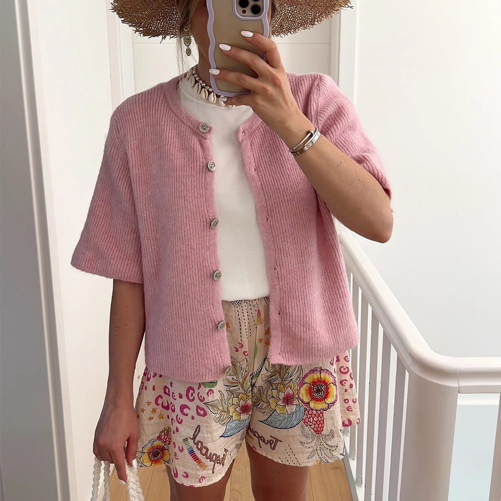 Amy – Strickjacke mit halboffenem Kragen und Knöpfen