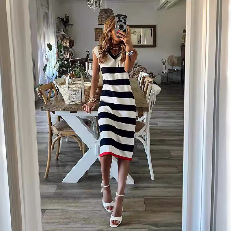 Camila - Gestreiftes ärmelloses Midikleid aus Strick