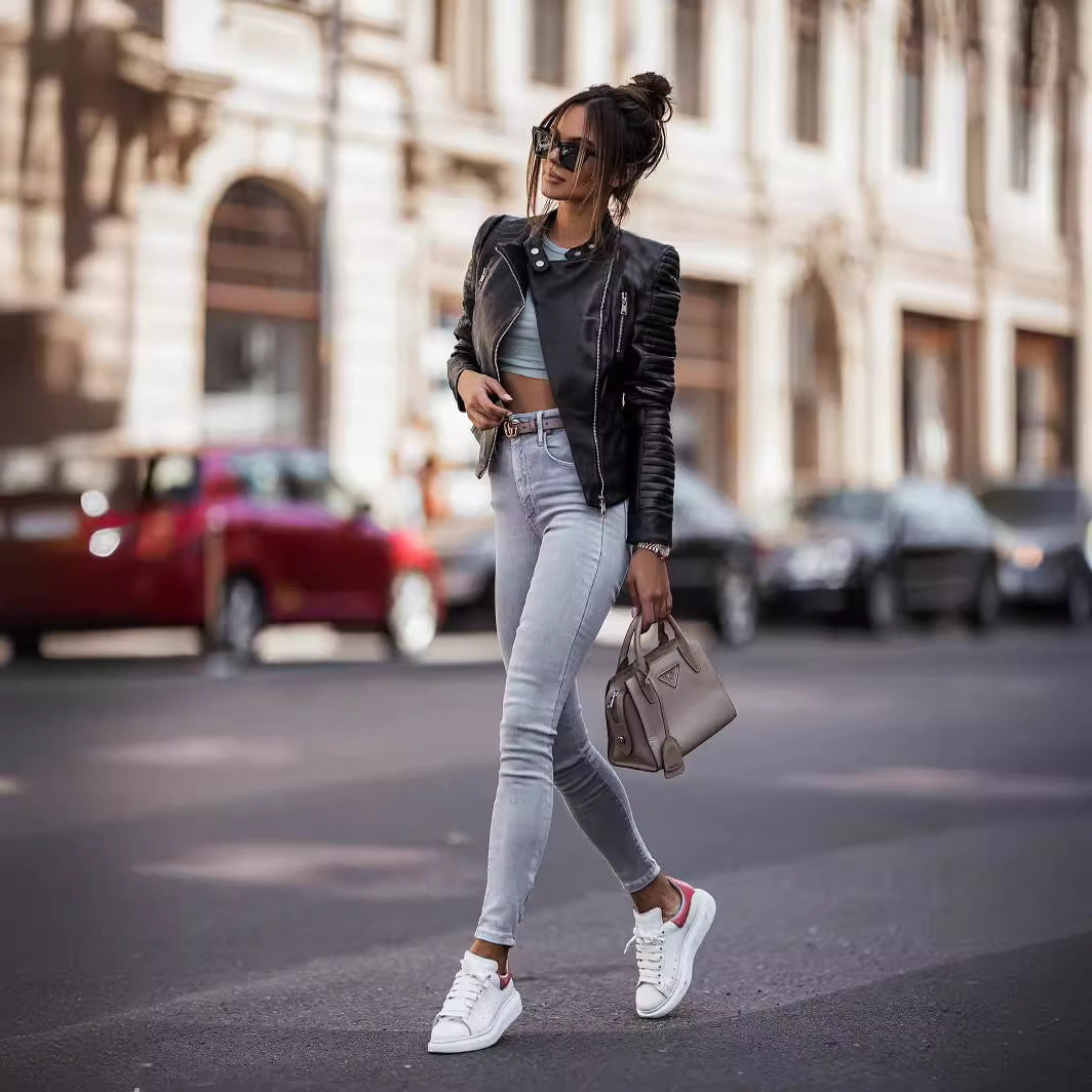 Claire – Slim-fit Damenjacke aus veganem Leder in Schwarz