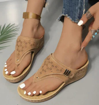 Sandania – damen-keilsandalen mit clip-toe aus pu-leder