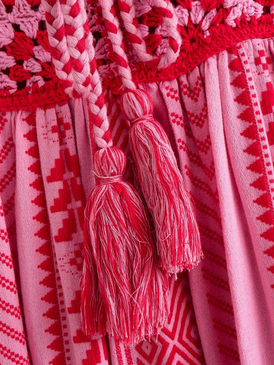 Claire – Langes Damen-Strickkleid mit Häkel-U-Ausschnitt und Spaghetti-Trägern