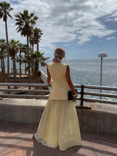 Lorine Set mit plissiertem Rock und Knopfleiste