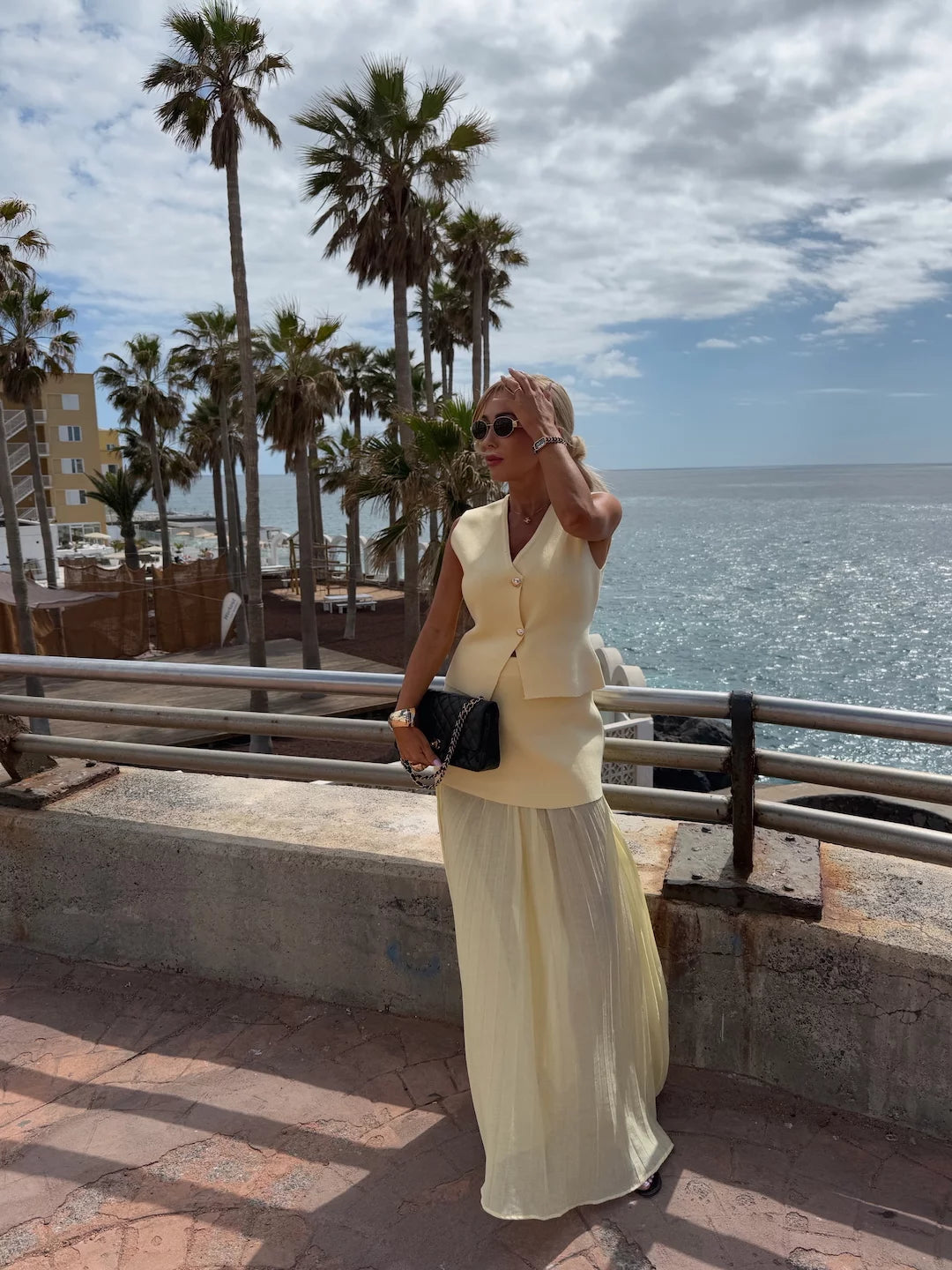 Lorine Set mit plissiertem Rock und Knopfleiste