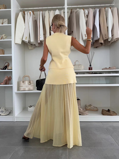 Lorine Set mit plissiertem Rock und Knopfleiste