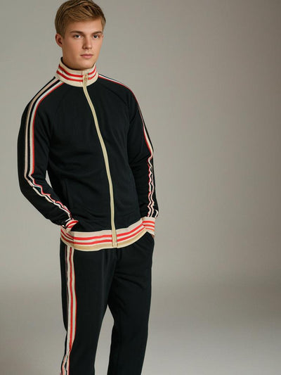 Gestreiftes Herren-Set aus Trainingsanzug und Sporthose