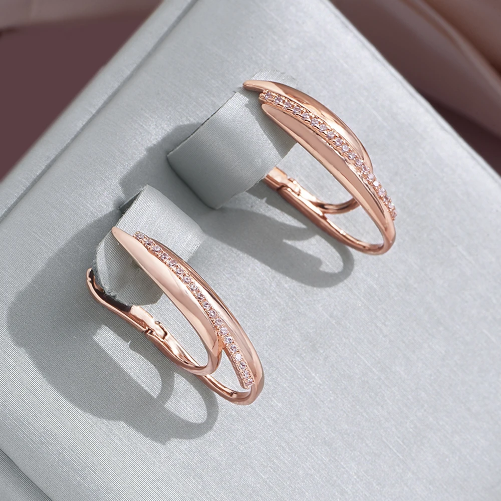 Elegante Helle Goldohrringe