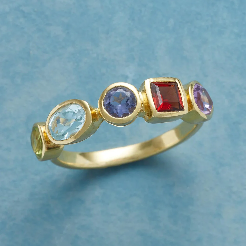 Goldener mehrfarbiger Vintage-Ring
