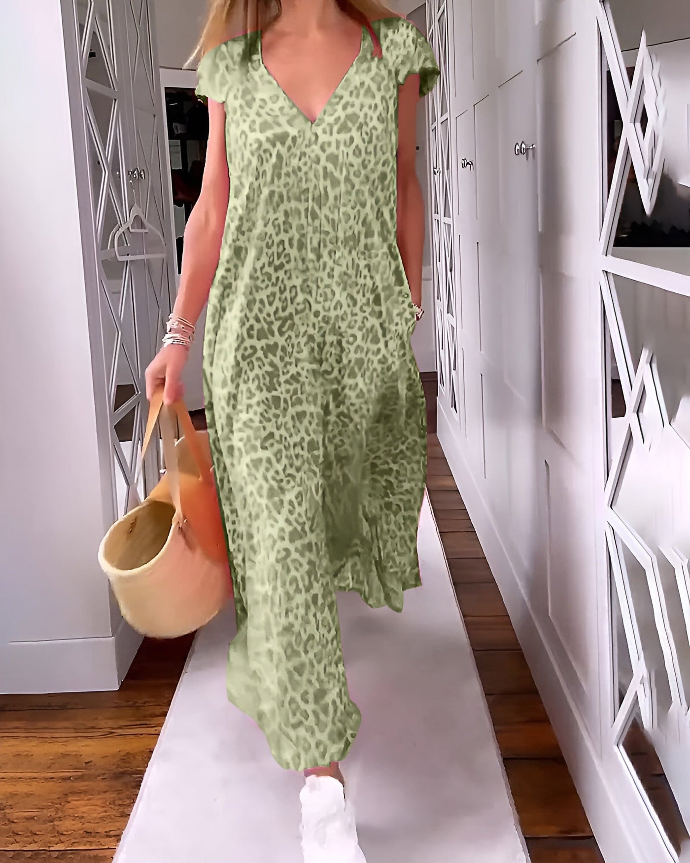 Véronique | Lange V-Ausschnitt Kleid mit Druck und kurzen Ärmeln