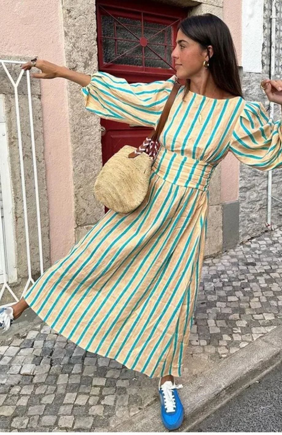 Diana - Elegantes, gestreiftes, rückenfreies Maxikleid