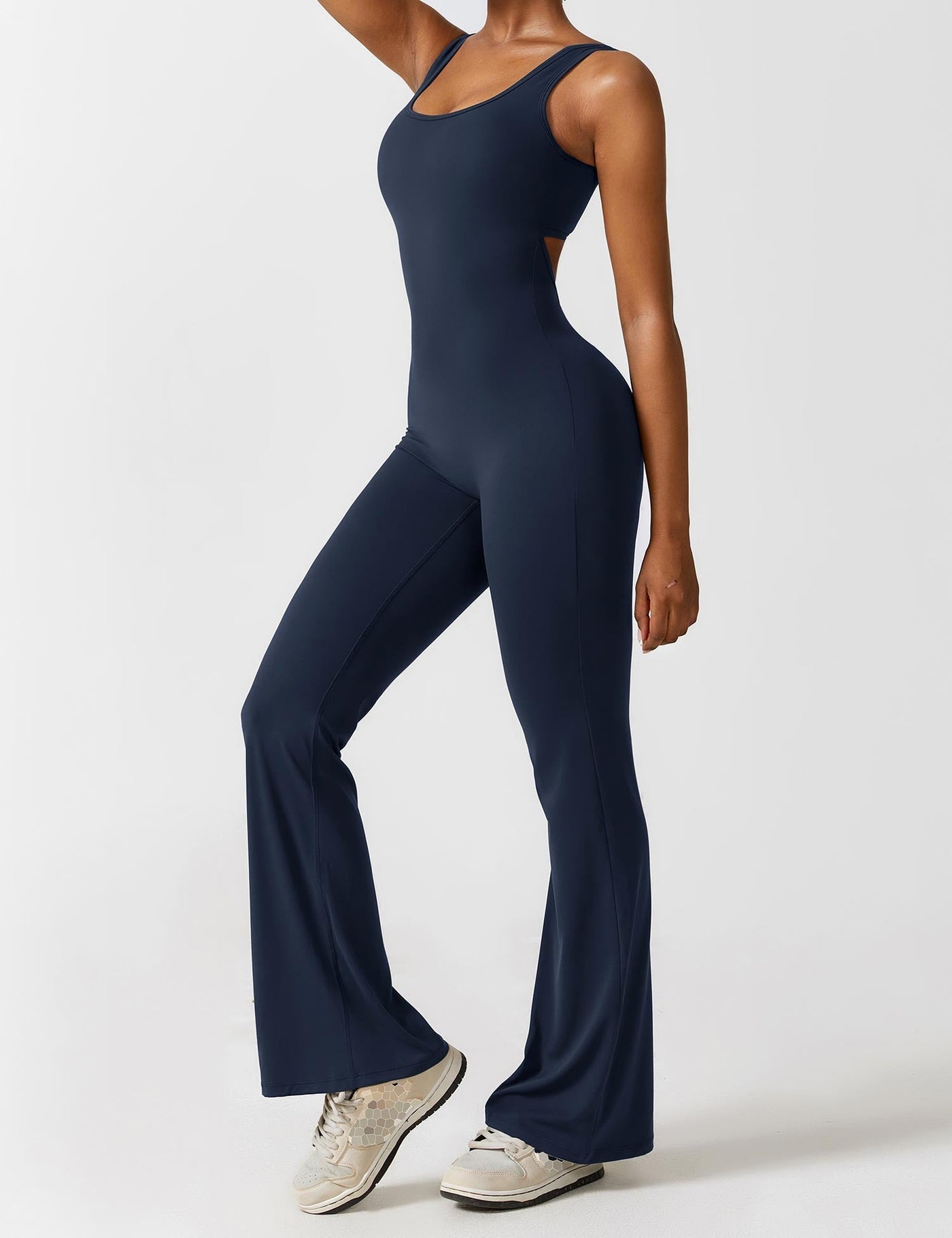 Rückenfreier Jumpsuit mit Schlaghose – Liv